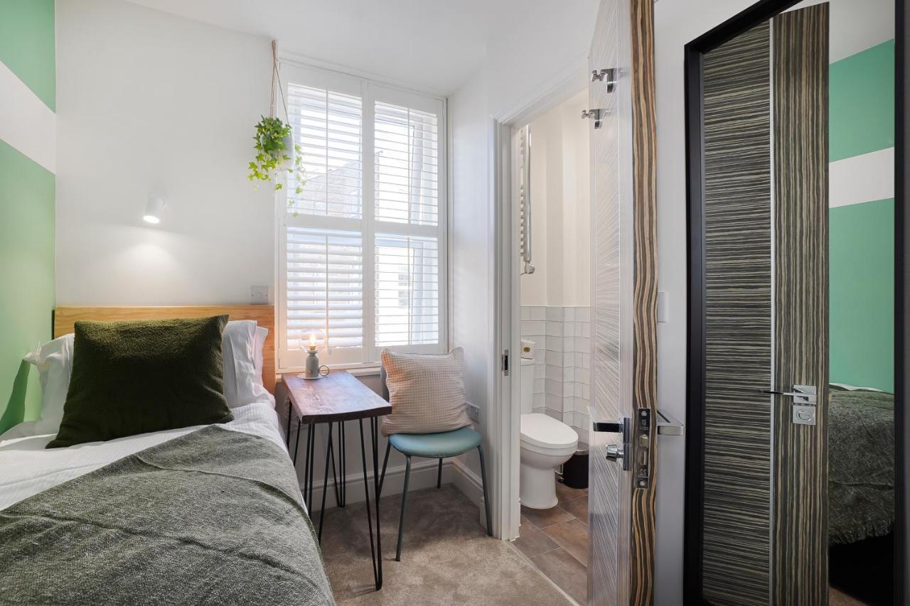 Stylish Eco Aparthotel In Фолькустоун Экстерьер фото