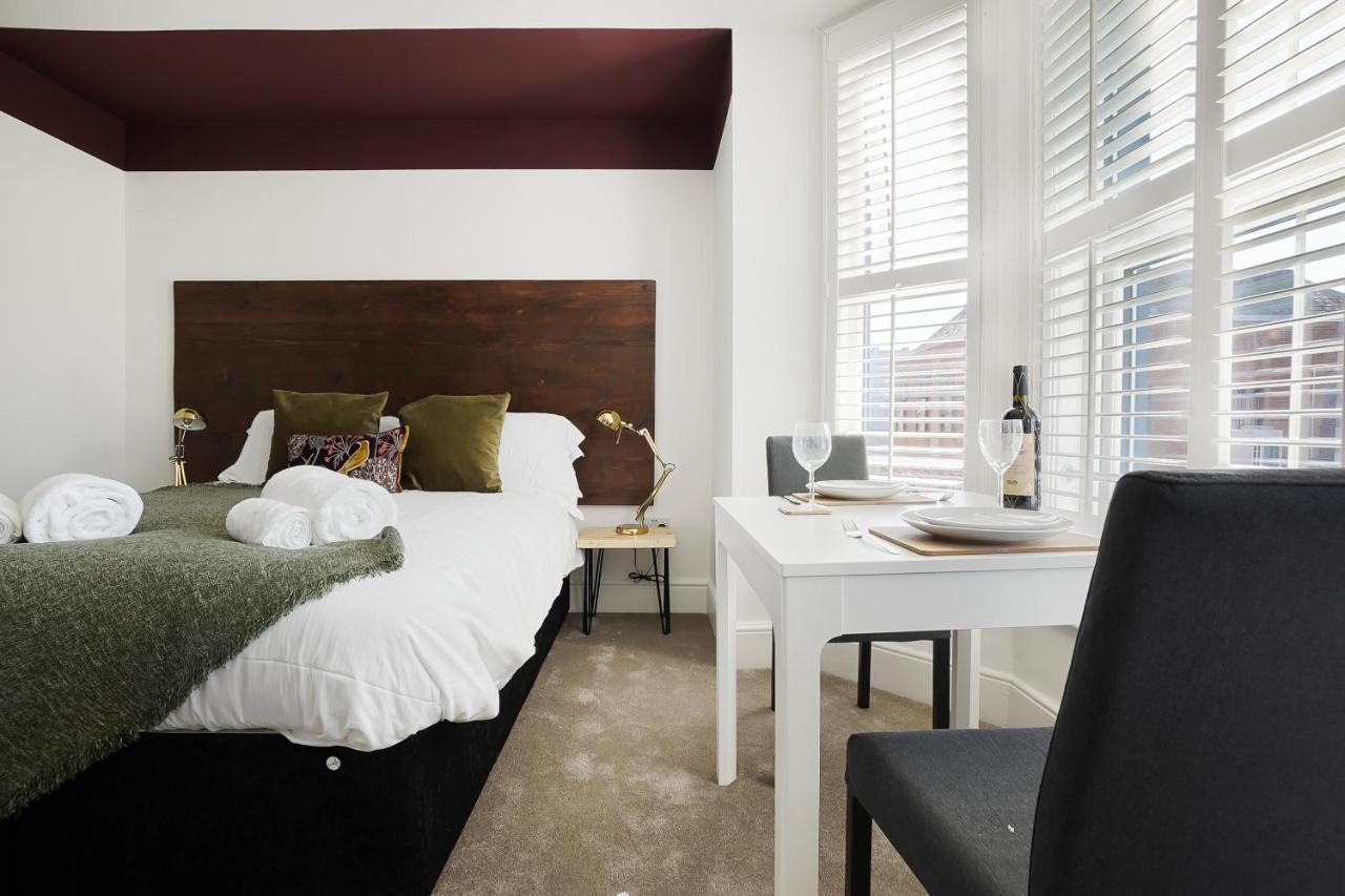 Stylish Eco Aparthotel In Фолькустоун Экстерьер фото